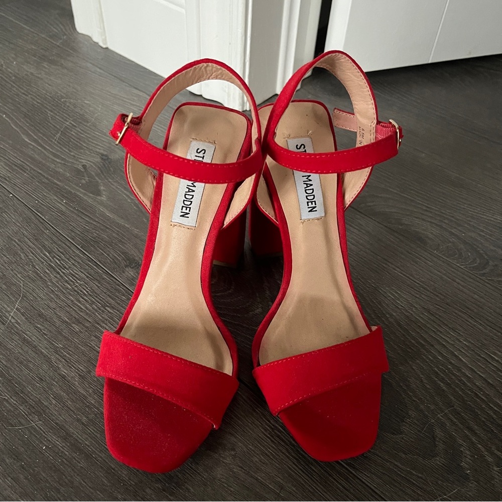 Brand New Red Steve Madden Nancy Heeled Sandal size 6.5